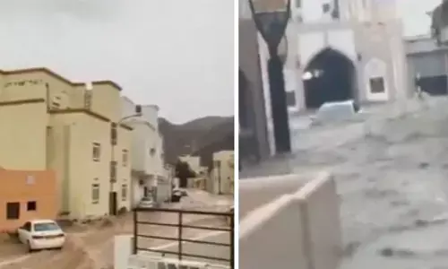 പല വീടുകളിലും കറണ്ട് പോലുമില്ലാത്ത അവസ്ഥ; മിന്നൽ പ്രളയത്തിൽ വണ്ടികൾ അടക്കം കുടുങ്ങി; ഒമാനിൽ ശക്തമായ മഴ തുടരുന്നു; പൊതുജനങ്ങൾക്ക് ജാഗ്രത നിർദ്ദേശം നൽകി അധികൃതർ