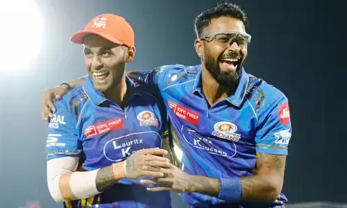 ഹാർദിക്കിനെ മാറ്റുന്നത് മുംബൈയുടെ അടുത്ത പിഴവാകും; രോഹിത്തിന്റെ കാര്യത്തിൽ സംഭവിച്ചത് ആവർത്തിക്കരുത്; സൂര്യകുമാർ നായകനാകണമെന്ന വാദങ്ങൾക്കിടെ മുന്നറിയിപ്പുമായി മുഹമ്മദ് കൈഫ്