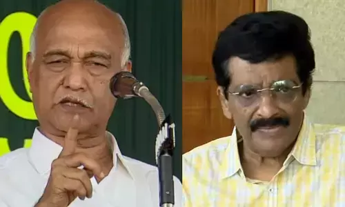 എം കെ മുനീറിനെ മൂലയ്ക്കിരുത്തിയത് ജമാഅത്തെ ഇസ്ലാമിയോ? ആശയപരമായ വിയോജിപ്പ് പ്രകടിപ്പിച്ചതിന്റെ പ്രതികാരമോ? മുനീറിനെ മുസ്ലിം ലീഗ് സ്ഥാനാര്ഥിയാക്കാത്തതിന് പിന്നില് ജമാഅത്തെ ഇസ്ലാമിയുടെ ഇടപെടലെന്ന് എളമരം കരീം; നിഷേധിച്ച് മുനീര്; ലീഗ് - സിപിഎം വാക്പോര് കടുക്കുന്നു എം കെ മുനീറിനെ മൂലയ്ക്കിരുത്തിയത് ജമാഅത്തെ ഇസ്ലാമിയോ? ആശയപരമായ വിയോജിപ്പ് പ്രകടിപ്പിച്ചതിന്റെ പ്രതികാരമോ? മുനീറിനെ മുസ്ലിം ലീഗ് സ്ഥാനാര്ഥിയാക്കാത്തതിന് പിന്നില് ജമാഅത്തെ ഇസ്ലാമിയുടെ ഇടപെടലെന്ന് എളമരം കരീം; നിഷേധിച്ച് മുനീര്; ലീഗ് - സിപിഎം വാക്പോര് കടുക്കുന്നു