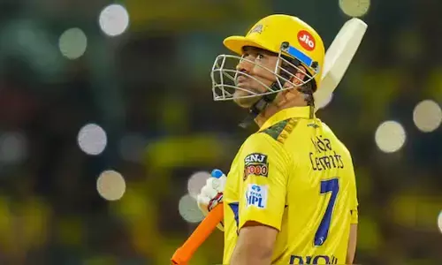 ധോണിയെ വിരമിക്കാൻ ഉപദേശിക്കാൻ നിങ്ങൾ ആര്?; ഇനിയും 10 വർഷം കൂടി കളിക്കണം; വിമർശകരുടെ വായടപ്പിച്ച് യോഗ്‌രാജ് സിങ്; ചെന്നൈയിൽ തല തന്നെ രാജാവെന്ന് യുവരാജിന്റെ പിതാവ്