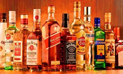 ചണ്ഡീഗഢിൽ ഇനി പെട്രോൾ പമ്പിലും മദ്യം; പുതിയ മദ്യനയത്തിന് അംഗീകാരം; ബാറുകളിൽ ആൽക്കോമീറ്റർ വരുന്നു; മദ്യവില വർധിക്കും; ഡിജിറ്റൽ പേയ്‌മെന്റും നിർബന്ധമാക്കി സർക്കാർ