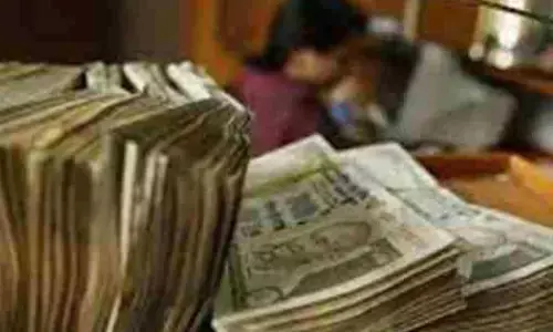 ഏപ്രില്‍ 1ന് ട്രഷറികളില്‍ ഇടപാടുകള്‍ ഉണ്ടായിരിക്കില്ല; ഏപ്രില്‍ 4ന് രാവിലെ ഏജന്‍സി ബാങ്കുകളില്‍ നിന്ന് പണം ലഭ്യമാക്കിയതിന് ശേഷമേ ട്രഷറികളില്‍ പെന്‍ഷന്‍, സേവിങ്സ് ബാങ്ക് തുടങ്ങിയവ വഴിയുള്ള പണമിടപാടുകള്‍ തുടങ്ങൂ