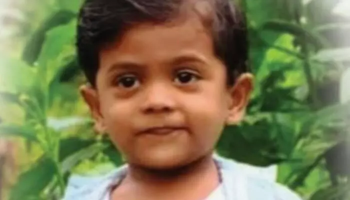 അച്ഛനൊപ്പം സ്കൂട്ടറിൽ പോകവേ നടന്ന അപകടം; ചേർത്തലയിൽ പരിക്കേറ്റ് ചികിത്സയിലായിരുന്ന 4 വയസുകാരൻ മരിച്ചു; വേദനയോടെ കുടുംബം അച്ഛനൊപ്പം സ്കൂട്ടറിൽ പോകവേ നടന്ന അപകടം; ചേർത്തലയിൽ പരിക്കേറ്റ് ചികിത്സയിലായിരുന്ന 4 വയസുകാരൻ മരിച്ചു; വേദനയോടെ കുടുംബം