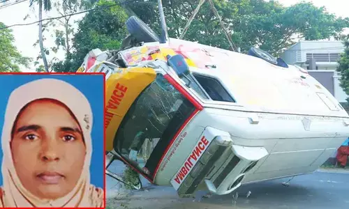 വിഷം ഉള്ളിൽച്ചെന്ന 25കാരന്റെ ജീവൻ രക്ഷിക്കാൻ പാഞ്ഞ ആംബുലൻസ്; ബൈക്ക് യാത്രക്കാരെ രക്ഷിക്കാൻ വെട്ടിച്ചപ്പോൾ നിയന്ത്രണം വിട്ട് മതിലിലിടിച്ച് മറിഞ്ഞു; യുവാവിന്റെ മാതാവിന് ദാരുണാന്ത്യം