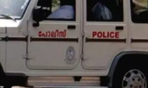 ബാലരാമപുരത്ത് വന്‍ ആയുധശേഖരം; വാട്ടര്‍ ടാങ്കിന് സമീപം ചാക്കില്‍ കെട്ടിയ നിലയില്‍; തിരഞ്ഞെടുപ്പ് പരിശോധനയ്ക്കിടെ കണ്ടെത്തല്‍