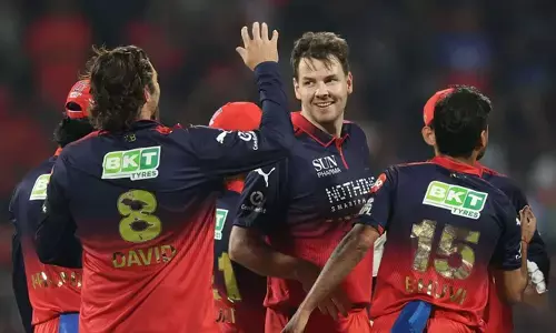 ഐപിഎല്‍ പോരാട്ടങ്ങള്‍ക്ക് ബംഗളൂരുവില്‍ തുടക്കം; ആദ്യ മത്സരത്തില്‍ ടോസിന്റെ ഭാഗ്യം ആര്‍സിബിക്ക്; ബാറ്റിനിങ്ങിന് വിട്ട ഹൈദരാബാദിന് തുടക്കത്തിലേ തിരിച്ചടി; 3 വിക്കറ്റ് നഷ്ടം; മുന്‍നിരയെ ഏറിഞ്ഞിട്ട് ജേക്കബ് ഡഫി