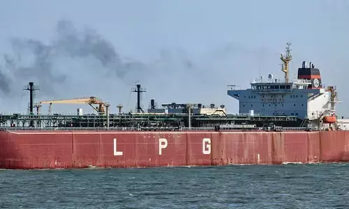 ഹോര്‍മുസ് കടന്ന് 90,000 ടണ്‍ പാചകവാതകവുമായി രണ്ട് കൂറ്റന്‍ ടാങ്കറുകള്‍ കൂടി; ലോകം വിറയ്ക്കുമ്പോഴും ഇന്ത്യയ്ക്ക് പച്ചക്കൊടി കാട്ടി ഇറാന്‍; മോദി-ട്രംപ് ചര്‍ച്ചകള്‍ക്ക് പിന്നാലെ കടലിടുക്കില്‍ മഞ്ഞുരുകുന്നു; രാജ്യത്തിന് മൂന്ന് ദിവസത്തെ കരുതല്‍