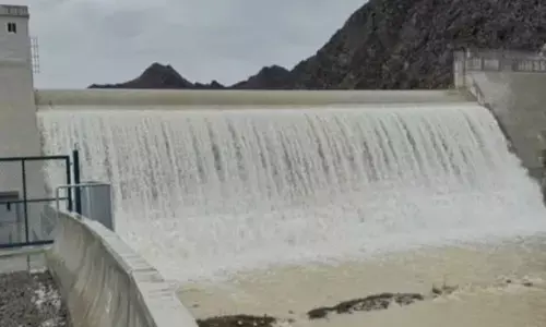 ഡാമുകൾ എല്ലാം നിറഞ്ഞൊഴുകുന്നു; പ്രളയ ഭീതിയിൽ ജനവാസ കേന്ദ്രങ്ങൾ; ഒമാനിൽ ശക്തമായ മഴ തുടരുന്നു; ജാഗ്രത നിർദ്ദേശം നൽകി അധികൃതർ