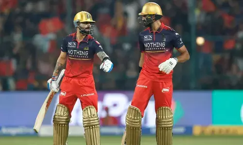 ഹൈദരാബാദിനെ 6 വിക്കറ്റിന് തകര്‍ത്ത് ആര്‍ സി ബി; വെടിക്കെട്ട് അര്‍ധസെഞ്ച്വറിയുമായി വിരാട് കോഹ്ലിയും ദേവദത്ത് പടിക്കലും;