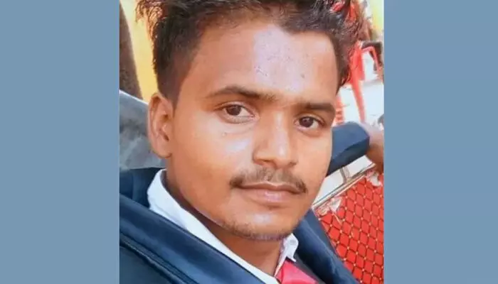 വാക്കുതര്ക്കത്തിനിടെ ഐസ്ക്രീം വില്പ്പനക്കാരനായ യുവാവിനെ കഴുത്തറുത്ത് കൊന്നു; തല കത്തിക്കാന് ശ്രമം: 50കാരനെ അറസ്റ്റ് ചെയ്ത് പോലിസ് വാക്കുതര്ക്കത്തിനിടെ ഐസ്ക്രീം വില്പ്പനക്കാരനായ യുവാവിനെ കഴുത്തറുത്ത് കൊന്നു; തല കത്തിക്കാന് ശ്രമം: 50കാരനെ അറസ്റ്റ് ചെയ്ത് പോലിസ്