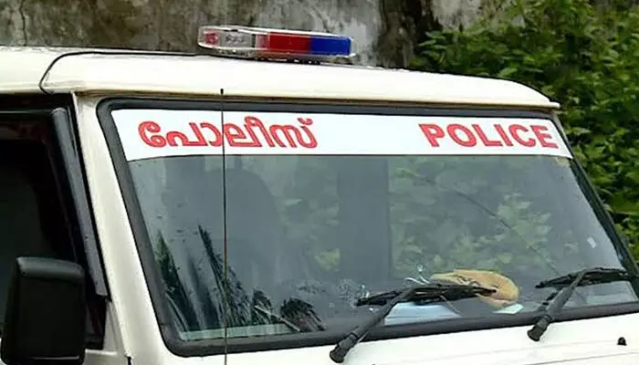 വിവാഹ വാഗ്ദാനം നല്കി യുവതിയെ പീഡിപ്പിച്ചു; രണ്ടര ലക്ഷം അടിച്ചുമാറ്റി; 36കാരന് 20 വര്ഷം തടവ് ശിക്ഷ വിവാഹ വാഗ്ദാനം നല്കി യുവതിയെ പീഡിപ്പിച്ചു; രണ്ടര ലക്ഷം അടിച്ചുമാറ്റി; 36കാരന് 20 വര്ഷം തടവ് ശിക്ഷ