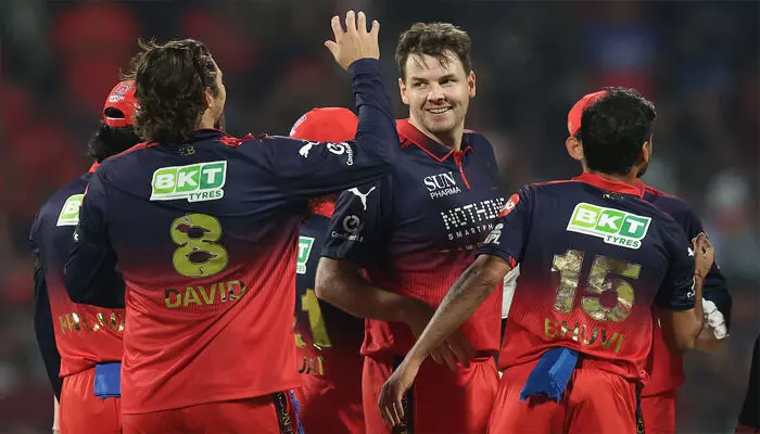 ഡഫി മാജിക് ഹേസൽവുഡിന് പകരമാകുമെന്ന് അശ്വിൻ; ഐപിഎല്ലിലെ കിവി പേസറുടെ മാസ്മരിക പ്രകടനത്തെ വാനോളം പുകഴ്ത്തി ആർ. അശ്വിൻ ഡഫി മാജിക് ഹേസൽവുഡിന് പകരമാകുമെന്ന് അശ്വിൻ; ഐപിഎല്ലിലെ കിവി പേസറുടെ മാസ്മരിക പ്രകടനത്തെ വാനോളം പുകഴ്ത്തി ആർ. അശ്വിൻ