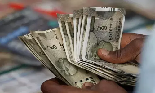 ബാങ്കിന്റെ പിഴവിനെ തുടര്‍ന്ന് അക്കൗണ്ടിലെത്തിയത് പത്ത് കോടി രൂപ; തിരികെ നല്‍കി യുവതി