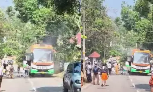 കെഎസ്ആര്‍ടിസി സ്ലീപ്പര്‍ ബസിന് തീപിടിച്ചു; അപകടം ഒഴിവായത് നാട്ടുകാരുടെ ഇടപെടലില്‍