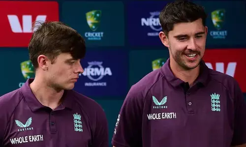 ലേലത്തില്‍ ആരും വാങ്ങിയില്ല; പകരക്കാരായി വിളിച്ചപ്പോള്‍ കളിക്കാനില്ലെന്ന് ഇംഗ്ലണ്ട് താരങ്ങള്‍; ഡല്‍ഹി ക്യാപിറ്റല്‍സിന്റെ ഓഫര്‍ തള്ളിക്കളഞ്ഞ് സ്മിത്തും ടോങ്ങും! ബെന്‍ ഡക്കറ്റിനടക്കം പകരക്കാരെ തേടി നെട്ടോട്ടമോടി ഫ്രാഞ്ചൈസി