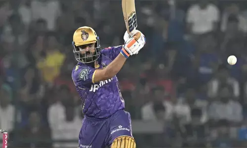 വാംഖഡെയിൽ റൺമഴ പെയ്യിച്ച് കൊൽക്കത്ത; മുംബൈ ബൗളർമാരെ അടിച്ച് പരത്തി രഹാനെയും രഘുവൻഷിയും; ഷാർദുൽ താക്കൂറിന് മൂന്ന് വിക്കറ്റ്; മുംബൈ ഇന്ത്യൻസിന് 221 റൺസ് വിജയലക്ഷ്യം