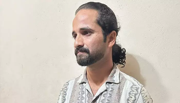 വാഹനത്തിന്റെ രേഖകള് ഹാജരാക്കാന് ആവശ്യപ്പെട്ടപ്പോള് ഒരു പരിഭ്രമം; പരസ്പരവിരുദ്ധമായ മറുപടികള്; കുപ്രസിദ്ധ വാഹന മോഷ്ടാവ് വാഹന പരിശോധനയ്ക്കിടെ ഇന്സമാം ഉള് ഹഖ് വലയില് വാഹനത്തിന്റെ രേഖകള് ഹാജരാക്കാന് ആവശ്യപ്പെട്ടപ്പോള് ഒരു പരിഭ്രമം; പരസ്പരവിരുദ്ധമായ മറുപടികള്; കുപ്രസിദ്ധ വാഹന മോഷ്ടാവ് വാഹന പരിശോധനയ്ക്കിടെ ഇന്സമാം ഉള് ഹഖ് വലയില്