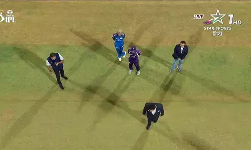 എന്തുകൊണ്ടാണ് മുംബൈയുടെ മത്സരങ്ങളില്‍ ഇങ്ങനെ സംഭവിക്കുന്നത്? ഐപിഎല്ലില്‍ ടോസ് വിവാദം; ടോസ് കോയിന്റെ ക്ലോസ് ഷോട്ട് കാണിച്ചില്ലെന്ന് ആക്ഷേപം