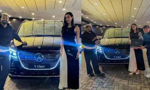 പ്രണയിനിക്ക് കോടികളുടെ ബെൻസ് സമ്മാനം; 13 വർഷത്തെ വിജയ ശാപം തീർത്തതിന് പിന്നാലെ മഹികയ്ക്ക് സർപ്രൈസ് നൽകി ഹാർദിക് പാണ്ഡ്യ; സോഷ്യൽ മീഡിയ ഏറ്റെടുത്ത് ചിത്രങ്ങൾ