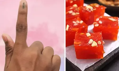 വോട്ട് ഇടാന് വാ... ഹല്വ തരാം! കന്നി വോട്ടര്മാര്ക്ക് പോളിംഗ് ബൂത്തില് ഹല്വയുമായി തിരഞ്ഞെടുപ്പ് കമ്മീഷന്; യുവജന പങ്കാളിത്തം ഉറപ്പാക്കാന് വോട്ട് സ്വീറ്റന്ഡ് കേരള ക്യാംപെയ്ന് വോട്ട് ഇടാന് വാ... ഹല്വ തരാം! കന്നി വോട്ടര്മാര്ക്ക് പോളിംഗ് ബൂത്തില് ഹല്വയുമായി തിരഞ്ഞെടുപ്പ് കമ്മീഷന്; യുവജന പങ്കാളിത്തം ഉറപ്പാക്കാന് വോട്ട് സ്വീറ്റന്ഡ് കേരള ക്യാംപെയ്ന്