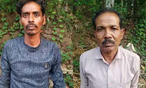 3000 രൂപയുടെ കഞ്ചാവ് കൊച്ചിയിലെത്തിയാൽ 25,000; അയ്യമ്പുഴയിൽ ബംഗാൾ സ്വദേശികൾ പിടിയിൽ; പിടികൂടിയത് 27 കിലോ കഞ്ചാവ് 3000 രൂപയുടെ കഞ്ചാവ് കൊച്ചിയിലെത്തിയാൽ 25,000; അയ്യമ്പുഴയിൽ ബംഗാൾ സ്വദേശികൾ പിടിയിൽ; പിടികൂടിയത് 27 കിലോ കഞ്ചാവ്