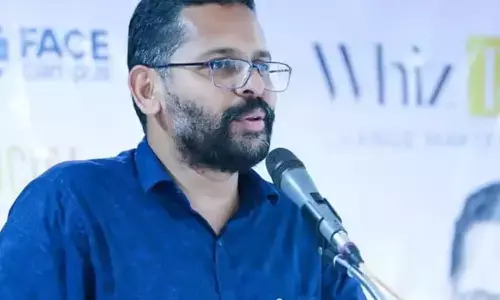 പ്രതിമാസം 80,000 രൂപ ശബളവും ഔദ്യോഗിക വാഹനമുള്പ്പെടെയുള്ള സൗകര്യങ്ങളും കൈപ്പറ്റുന്ന വ്യക്തി; ഡോ. പി. സരിന് മാതൃകാ പെരുമാറ്റചട്ടം ലംഘിച്ചുവെന്ന് പരാതി പ്രതിമാസം 80,000 രൂപ ശബളവും ഔദ്യോഗിക വാഹനമുള്പ്പെടെയുള്ള സൗകര്യങ്ങളും കൈപ്പറ്റുന്ന വ്യക്തി; ഡോ. പി. സരിന് മാതൃകാ പെരുമാറ്റചട്ടം ലംഘിച്ചുവെന്ന് പരാതി