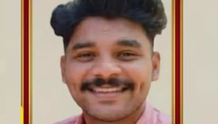 എംസി റോഡിൽ വീണ്ടും ജീവനെടുത്ത് അപകടം; സ്കൂട്ടറും ജീപ്പും തമ്മിൽ കൂട്ടിയിടിച്ച് നഴ്സിങ് വിദ്യാർഥിക്ക് ദാരുണാന്ത്യം; വേദനയോടെ ഉറ്റവർ എംസി റോഡിൽ വീണ്ടും ജീവനെടുത്ത് അപകടം; സ്കൂട്ടറും ജീപ്പും തമ്മിൽ കൂട്ടിയിടിച്ച് നഴ്സിങ് വിദ്യാർഥിക്ക് ദാരുണാന്ത്യം; വേദനയോടെ ഉറ്റവർ