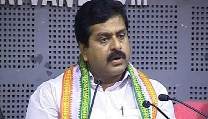 ഡീല് ആരോപണം; എഎ റഹീമിനെതിരെ തെരഞ്ഞെടുപ്പ് കമ്മീഷന് പരാതി നല്കി വിഎസ് ശിവകുമാര് ഡീല് ആരോപണം; എഎ റഹീമിനെതിരെ തെരഞ്ഞെടുപ്പ് കമ്മീഷന് പരാതി നല്കി വിഎസ് ശിവകുമാര്