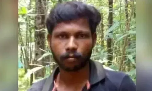 ഉത്സവത്തോടനുബന്ധിച്ച് ദീപാലങ്കാര ലൈറ്റ് സ്ഥാപിക്കുന്നതിനിടെ ഷോക്കേറ്റു; യുവാവിന് ദാരുണാന്ത്യം ഉത്സവത്തോടനുബന്ധിച്ച് ദീപാലങ്കാര ലൈറ്റ് സ്ഥാപിക്കുന്നതിനിടെ ഷോക്കേറ്റു; യുവാവിന് ദാരുണാന്ത്യം