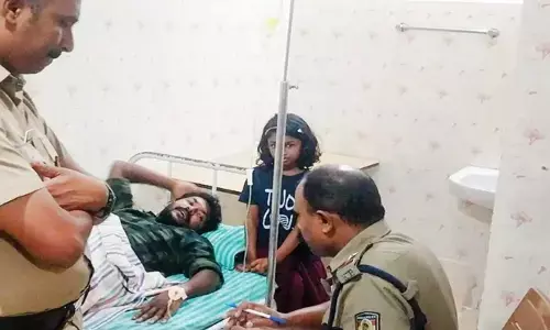 വിദ്യാര്ഥിയെ വഴക്കു പറഞ്ഞു; അധ്യാപകനെ വീട്ടില് കയറി ആക്രമിച്ച് രക്ഷകര്ത്താവ് വിദ്യാര്ഥിയെ വഴക്കു പറഞ്ഞു; അധ്യാപകനെ വീട്ടില് കയറി ആക്രമിച്ച് രക്ഷകര്ത്താവ്