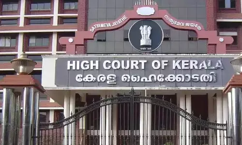 ലോകായുക്ത നിയമ ഭേദഗതി ശരിവെച്ച് ഹൈക്കോടതി; രമേശ് ചെന്നിത്തലയടക്കം നൽകിയ ഹര്‍ജികള്‍ തള്ളി; ചില മാറ്റങ്ങളോടെ ഭേദഗതി അംഗീകരിക്കുകയാണെന്നും കോടതി ഉത്തരവ്