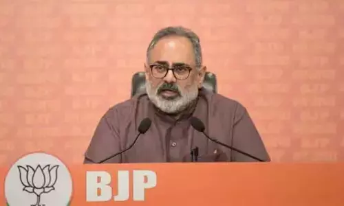 പത്ത് കൊല്ലം ഭരിച്ച മുഖ്യമന്ത്രി ജയിക്കാനായി എസ്ഡിപിഐയുടെ കാലുപിടിക്കുന്നു; സിപിഎമ്മില് ആശയക്കുഴപ്പം തുടരുന്നു; എഫ്സിആര്എ ഭേദഗതിയിലൂടെ ആരെയും ഉപദ്രവിക്കില്ലെന്ന് രാജീവ് ചന്ദ്രശേഖര് പത്ത് കൊല്ലം ഭരിച്ച മുഖ്യമന്ത്രി ജയിക്കാനായി എസ്ഡിപിഐയുടെ കാലുപിടിക്കുന്നു; സിപിഎമ്മില് ആശയക്കുഴപ്പം തുടരുന്നു; എഫ്സിആര്എ ഭേദഗതിയിലൂടെ ആരെയും ഉപദ്രവിക്കില്ലെന്ന് രാജീവ് ചന്ദ്രശേഖര്