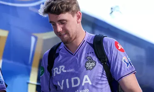 പണം ചിലവാക്കിയത് ഒരു ഓൾറൗണ്ടർക്ക് വേണ്ടി, ലഭിക്കുന്നത് ഒരു ബാറ്ററെ മാത്രം; ബൗൾ ചെയ്യാതിരിക്കുന്നത് അംഗീകരിക്കാനാവില്ല; ഗ്രീനിനെതിരെ വിമർശനവുമായി മുൻ താരങ്ങൾ