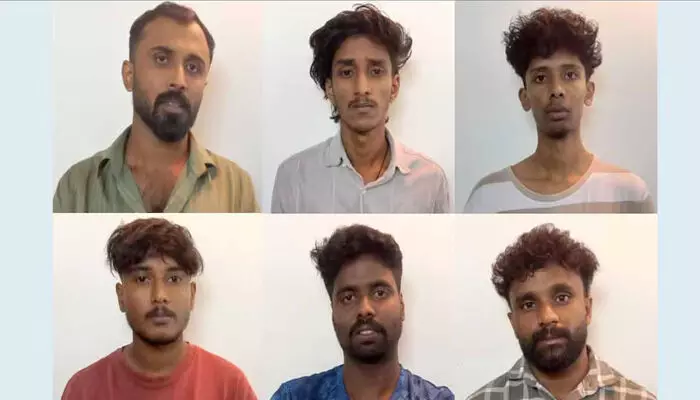 കോഴിക്കോട് എംഡിഎംഎയും ലഹരിമരുന്നു വിറ്റുകിട്ടിയ 22,800 രൂപയുമായി ആറു യുവാക്കള് അറസ്റ്റില്; പിടിയിലായത് ഡാന്സാഫ് സംഘത്തിന്റെ നിരീക്ഷണത്തിലായിരുന്ന മയക്കുമരുന്ന് സംഘം കോഴിക്കോട് എംഡിഎംഎയും ലഹരിമരുന്നു വിറ്റുകിട്ടിയ 22,800 രൂപയുമായി ആറു യുവാക്കള് അറസ്റ്റില്; പിടിയിലായത് ഡാന്സാഫ് സംഘത്തിന്റെ നിരീക്ഷണത്തിലായിരുന്ന മയക്കുമരുന്ന് സംഘം