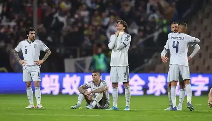 അസൂറികളുടെ ഹൃദയം തകര്ത്ത് ബോസ്നിയ! ഇറ്റലിക്ക് തുടര്ച്ചയായ മൂന്നാം തവണയും ലോകകപ്പിനില്ല; പ്ലേ ഓഫ് ഫൈനലില് ഷൂട്ടൗട്ടില് ബോസ്നിയയോട് തോല്വി; മുന് ലോകചാമ്പ്യന്മാര്ക്ക് ഇതെന്തുപറ്റിയെന്ന് ഫുട്ബോള് ലോകം? അസൂറികളുടെ ഹൃദയം തകര്ത്ത് ബോസ്നിയ! ഇറ്റലിക്ക് തുടര്ച്ചയായ മൂന്നാം തവണയും ലോകകപ്പിനില്ല; പ്ലേ ഓഫ് ഫൈനലില് ഷൂട്ടൗട്ടില് ബോസ്നിയയോട് തോല്വി; മുന് ലോകചാമ്പ്യന്മാര്ക്ക് ഇതെന്തുപറ്റിയെന്ന് ഫുട്ബോള് ലോകം?