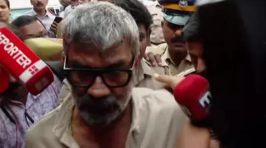 കര്മ്മ ആരെയും വെറുതെ വിടില്ല, വേട്ടക്കാര് ജയിലിലാവുക തന്നെ വേണം ; സംവിധായകന് രഞ്ജിത്തിനെതിരെ ആദ്യ ലൈംഗികാതിക്രമ പരാതി ഉന്നയിച്ച ബംഗാളി നടിയുടെ പ്രതികരണം ഇങ്ങനെ കര്മ്മ ആരെയും വെറുതെ വിടില്ല, വേട്ടക്കാര് ജയിലിലാവുക തന്നെ വേണം ; സംവിധായകന് രഞ്ജിത്തിനെതിരെ ആദ്യ ലൈംഗികാതിക്രമ പരാതി ഉന്നയിച്ച ബംഗാളി നടിയുടെ പ്രതികരണം ഇങ്ങനെ