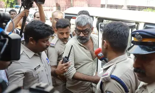 ബലം പ്രയോഗിക്കാനുള്ള കരുത്തില്ല, കള്ളപ്പരാതിക്ക് പിന്നില്‍ ഗൂഢാലോചന; യുവനടി ഐസിസിക്ക് മുന്നില്‍ പരാതി നല്‍കിയില്ല; ആരോഗ്യ സ്ഥിതി മോശമെന്നും ജാമ്യ ഹര്‍ജിയില്‍ രഞ്ജിത്ത്; പ്രതി സ്ത്രീ സുരക്ഷയ്ക്ക് വലിയ ഭീഷണി ഉയര്‍ത്തുന്ന വ്യക്തി; മുമ്പും സമാന കുറ്റകൃത്യങ്ങളില്‍ ഉള്‍പ്പെട്ടു; തെളിവുകളും പ്രതിക്ക് എതിരെന്ന് റിമാന്‍ഡ് റിപ്പോര്‍ട്ടില്‍ ഗുരുതര പരാമര്‍ശങ്ങള്‍