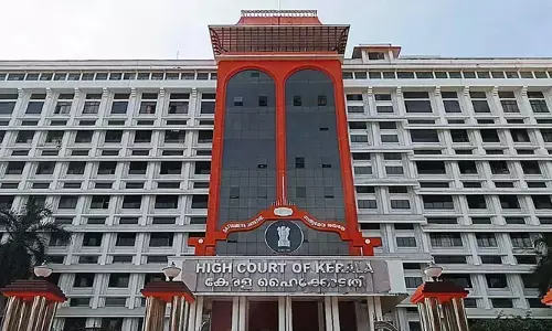 അപരന്മാരെ നിയോഗിക്കുന്നത് ജനാധിപത്യത്തെ  കൊല ചെയ്യുന്ന നടപടി; വോട്ടര്‍മാരുടെ വിവേചനബുദ്ധിയെ വെല്ലുവിളിക്കരുത്; തിരഞ്ഞെടുപ്പ് പ്രക്രിയയുടെ സുതാര്യതയെ ഇല്ലാതാക്കും; രൂക്ഷ വിമര്‍ശനവുമായി ഹൈക്കോടതി; അഞ്ജലി നായരുടെ പേരുമാറ്റം പരിഗണിക്കാന്‍ നിര്‍ദേശം