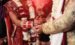 വിവാഹ വിരുന്നില്‍ വരനോട് മദ്യം വാങ്ങാന്‍ പണം ആവശ്യപ്പെട്ടു; വിസമ്മതിച്ചതോടെ മര്‍ദ്ദനം; വധുവിനെയും വരനെയും തല്ലിച്ചതച്ച് അയല്‍വാസികള്‍