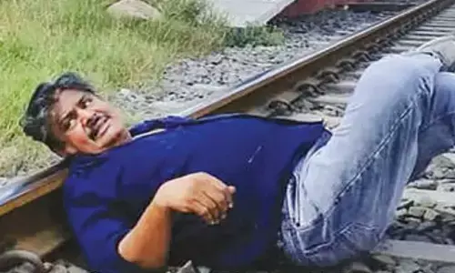 റെയില്‍വേ  പാളത്തില്‍ തലവെച്ചുകിടന്നു; തമിഴ്‌നടനും സ്ഥാനാര്‍ത്ഥിയുമായ മന്‍സൂര്‍ അലിഖാന്റെ പേരില്‍ കേസ്