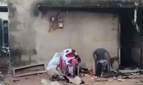 കഞ്ചാവ് വാങ്ങാന്‍ പണം നല്‍കിയില്ല; തിരുവനന്തപുരത്ത് യുവാവ് വീടിന് തീയിട്ടു; സിലിണ്ടര്‍ പൊട്ടിത്തെറിച്ചു