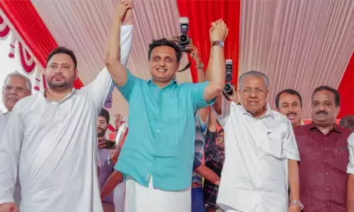 മന്ത്രി എന്ന നിലയില്‍ മികച്ച പ്രകടനം നടത്തി; വോട്ടര്‍മാര്‍ വിലയിരുത്തും;  വിജയത്തില്‍ യാതൊരു ആശങ്കയുമില്ല; മുഹമ്മദ് റിയാസിന് വോട്ട് തേടി ബേപ്പൂരില്‍ മുഖ്യമന്ത്രി;  പിഷാരടിയെ തടഞ്ഞതില്‍ ബിജെപിക്കെതിരെ വിമര്‍ശനം