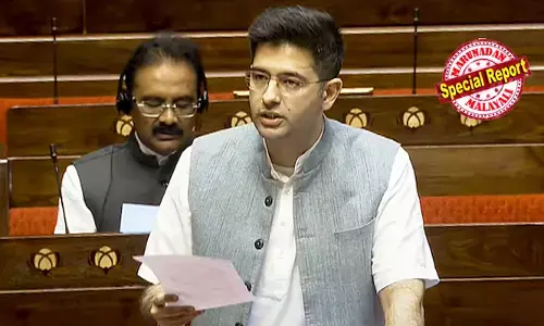 കെജ്രിവാളിന്റെ വിശ്വസ്തന്‍ ഇനി വെറും കാഴ്ചക്കാരന്‍! രാഘവ് ചദ്ദയ്ക്ക് രാജ്യസഭാ ഉപനേതാവ് പദവി പോയി; പാര്‍ലമെന്റില്‍ മിണ്ടരുതെന്ന് പാര്‍ട്ടി വിപ്പ്; മദ്യനയക്കേസില്‍ കെജ്രിവാളും സിസോദിയയും തിരിച്ചുവന്നപ്പോള്‍ ചദ്ദ എവിടെയായിരുന്നു? മൗനം വിനയായി; യുവനേതാവിനെ കൈവിട്ട് എഎപി; പുതിയ അധികാരപ്പോര് ഇങ്ങനെ