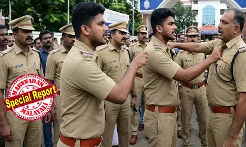 ഡിജിപിയുടെ മൂക്കിന് താഴെ തല്ലുമാല! വിഐപി റൂട്ടായതിനാലാണ് മാറ്റാന്‍ പറഞ്ഞത് അനിയാ എന്ന് സീനിയര്‍; അമ്മയോട് കളി വേണ്ടെടാ.. എന്നുജൂനിയര്‍; പോലീസുകാരന്റെ അമ്മയുടെ വണ്ടി മാറ്റാന്‍ പറഞ്ഞ സീനിയര്‍ ഉദ്യോഗസ്ഥന് ജൂനിയറുടെ വക നെഞ്ചത്തിടി;   പോലീസ് ആസ്ഥാനത്തിന് മുന്നില്‍ അരങ്ങേറിയത് നാണംകെട്ട സീനുകള്‍!