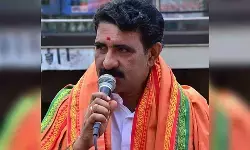 മതം ഉപയോഗിച്ച് വോട്ടര്‍മാരെ സ്വാധീനിക്കുന്ന രീതിയില്‍ ഫ്‌ലക്‌സ് ബോര്‍ഡ് സ്ഥാപിച്ചു; കമ്മീഷനെ പോലും വെല്ലുവിളിക്കുകയും ചെയ്യുന്ന സമീപനം; ബിജെപി സ്ഥാനാര്‍ഥി ബി.ഗോപാലകൃഷ്ണനെതിരെ പരാതി നല്‍കി എല്‍ഡിഎഫ്