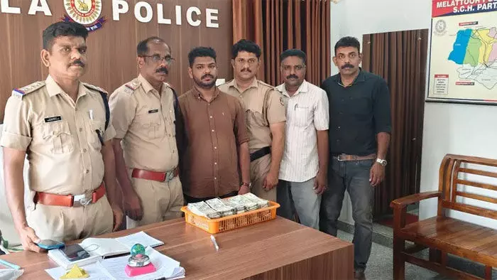 രേഖകളില്ലാത്ത 19 ലക്ഷവുമായി കൊടുവള്ളി സ്വദേശി മേലാറ്റൂരില്‍ പിടിയില്‍; സ്വകാര്യ ബസില്‍ കടത്താന്‍ ശ്രമിച്ച പണം പോലീസ് പിടികൂടി