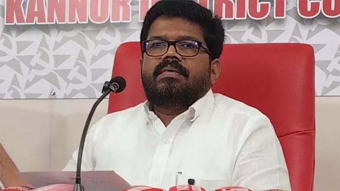 കെ.പി.സി.സി അദ്ധ്യഷന് പുറത്തുവിട്ട വയനാട് ദുരിതാശ്വാസ ഫണ്ട് വിശ്വസനീയമല്ല; കെ കുഞ്ഞികൃഷ്ണന് പാര്ട്ടി വിട്ടവര് നുണയന്മാര്ക്കൊപ്പം ചേര്ന്ന് അതിരുവിട്ട ആക്ഷേപം ഉന്നയിക്കുന്നു; ഫണ്ട് വെട്ടിപ്പു നടത്തിയ കോണ്ഗ്രസിനൊപ്പമാണ് കുഞ്ഞികൃഷ്ണനിപ്പോള്: കെ കെ രാഗേഷ് കെ.പി.സി.സി അദ്ധ്യഷന് പുറത്തുവിട്ട വയനാട് ദുരിതാശ്വാസ ഫണ്ട് വിശ്വസനീയമല്ല; കെ കുഞ്ഞികൃഷ്ണന് പാര്ട്ടി വിട്ടവര് നുണയന്മാര്ക്കൊപ്പം ചേര്ന്ന് അതിരുവിട്ട ആക്ഷേപം ഉന്നയിക്കുന്നു; ഫണ്ട് വെട്ടിപ്പു നടത്തിയ കോണ്ഗ്രസിനൊപ്പമാണ് കുഞ്ഞികൃഷ്ണനിപ്പോള്: കെ കെ രാഗേഷ്