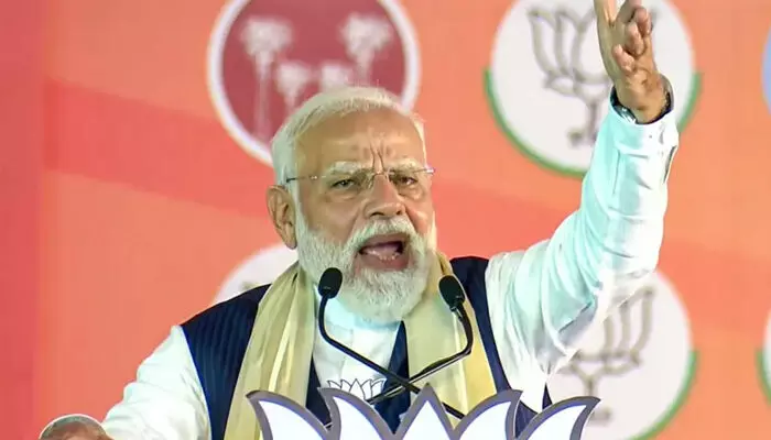 അന്ന് ആരുടെയൊക്കെയോ പൗരത്വം നഷ്ടപ്പെടുമെന്നു പറഞ്ഞു; ഇപ്പോള് എഫ്.സി.ആര്.എ. നിയമത്തിനെതിരെ പ്രതിപക്ഷം നുണകള് പറഞ്ഞുപരത്തുന്നു;ശബരിമല സ്വര്ണക്കൊള്ളയുടെ ചരട് കോണ്ഗ്രസ് നേതൃത്വത്തിന്റെ കയ്യിലെന്നും നരേന്ദ്ര മോദി; വനിത സംവരണം 2029ലെ ലോക്സഭ തെരഞ്ഞെടുപ്പില് നടപ്പാക്കുമെന്നും പ്രധാനമന്ത്രി; സ്ത്രീകളുടെ വോട്ടു നേടാനുള്ള നാടകമെന്ന് കോണ്ഗ്രസ് അന്ന് ആരുടെയൊക്കെയോ പൗരത്വം നഷ്ടപ്പെടുമെന്നു പറഞ്ഞു; ഇപ്പോള് എഫ്.സി.ആര്.എ. നിയമത്തിനെതിരെ പ്രതിപക്ഷം നുണകള് പറഞ്ഞുപരത്തുന്നു;ശബരിമല സ്വര്ണക്കൊള്ളയുടെ ചരട് കോണ്ഗ്രസ് നേതൃത്വത്തിന്റെ കയ്യിലെന്നും നരേന്ദ്ര മോദി; വനിത സംവരണം 2029ലെ ലോക്സഭ തെരഞ്ഞെടുപ്പില് നടപ്പാക്കുമെന്നും പ്രധാനമന്ത്രി; സ്ത്രീകളുടെ വോട്ടു നേടാനുള്ള നാടകമെന്ന് കോണ്ഗ്രസ്