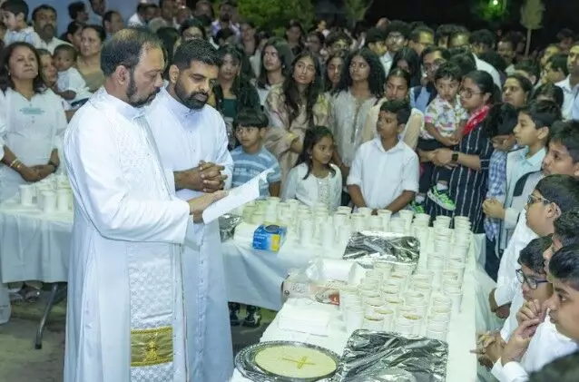 ക്രിസ്തു ദേവന്റെ അന്ത്യ അത്താഴത്തിന്റെ ഓര്മ്മ പുതുക്കി സെന്റ്. തോമസ് സീറോ മലബാര് ദേവാലയത്തില് തിരുവത്താഴ ദിവ്യബലിയും കാല്കഴുകള് ശുശ്രൂഷയും നടത്തി പെസഹ ആചരിച്ചു ക്രിസ്തു ദേവന്റെ അന്ത്യ അത്താഴത്തിന്റെ ഓര്മ്മ പുതുക്കി സെന്റ്. തോമസ് സീറോ മലബാര് ദേവാലയത്തില് തിരുവത്താഴ ദിവ്യബലിയും കാല്കഴുകള് ശുശ്രൂഷയും നടത്തി പെസഹ ആചരിച്ചു