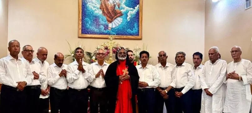 യേശുദേവന്റെ ത്യാഗ സ്മരണകള് ഉണര്ത്തി കാല് കഴുകള് ശുശ്രൂഷ; നവ്യാനുഭവമായി ഹൂസ്റ്റണ് സെന്റ് പീറ്റേഴ്സ് മലങ്കര കത്തോലിക്കാ ദേവാലയത്തില് പെസഹ വ്യാഴാചരണം യേശുദേവന്റെ ത്യാഗ സ്മരണകള് ഉണര്ത്തി കാല് കഴുകള് ശുശ്രൂഷ; നവ്യാനുഭവമായി ഹൂസ്റ്റണ് സെന്റ് പീറ്റേഴ്സ് മലങ്കര കത്തോലിക്കാ ദേവാലയത്തില് പെസഹ വ്യാഴാചരണം